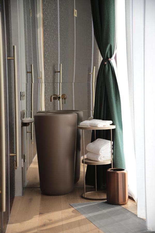 The Veil Hotel Astana Extérieur photo Bathroom